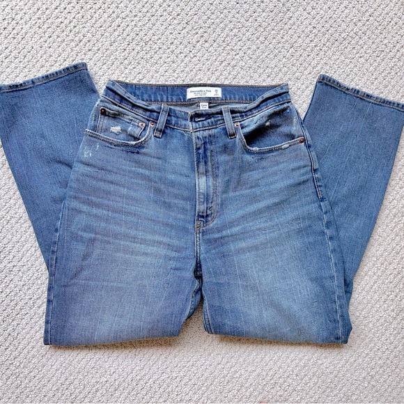 Abercrombie CurveLove Ultra HighRise Ankle Straight Jean 26 Ripped medium wash - Picture 3 of 5